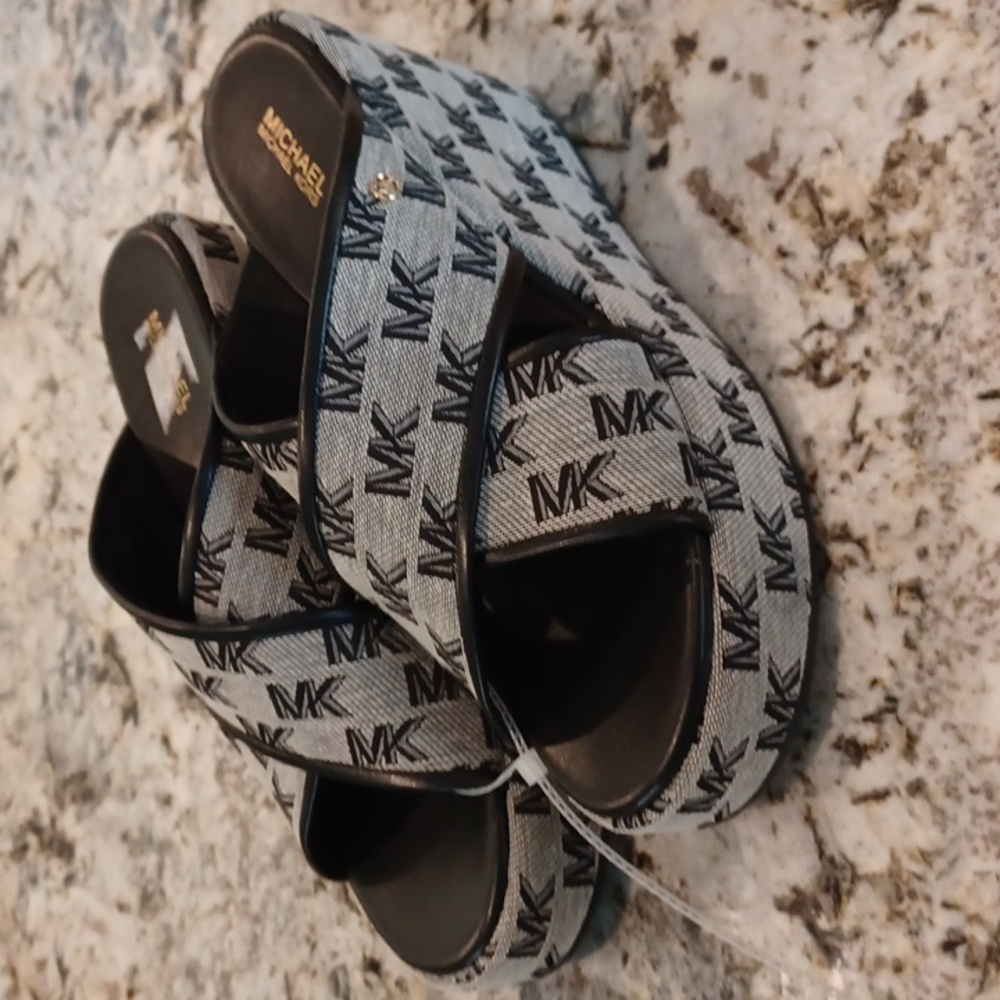 NEW Michael Kors Logo Cary Wedge Women's Criss Cross Sandals NEW SZ 9.5 Black